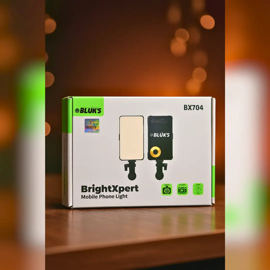 Bluk’s BrightXpert BX704 – Rechargeable LED Light for Smartphones