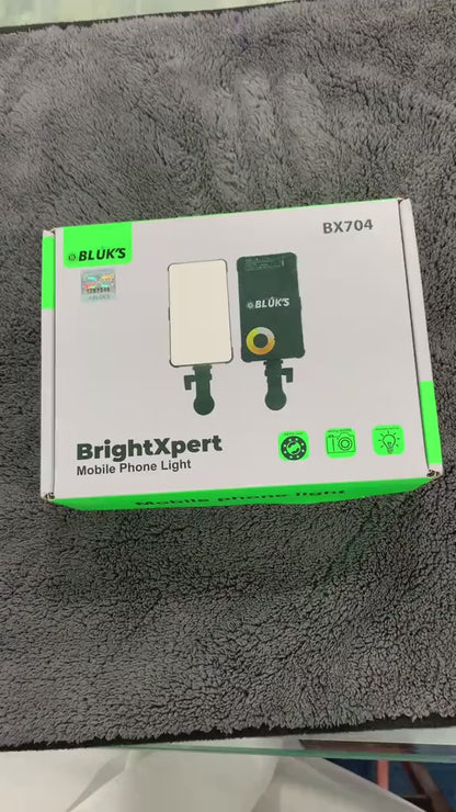 Bluk’s BrightXpert BX704 – Rechargeable LED Light for Smartphones
